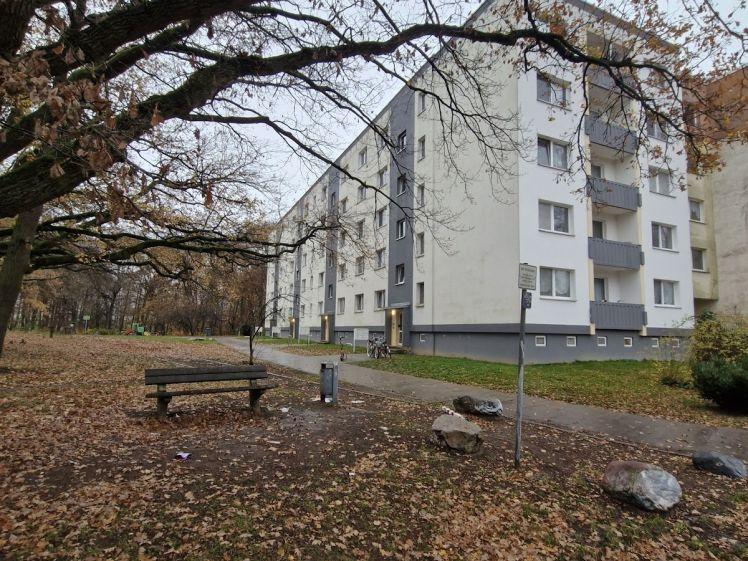 Ruhige 2 Zimmer Erdgeschosswohnung mit Dusche und Balkon ab 15. August 2026 - Photo 1