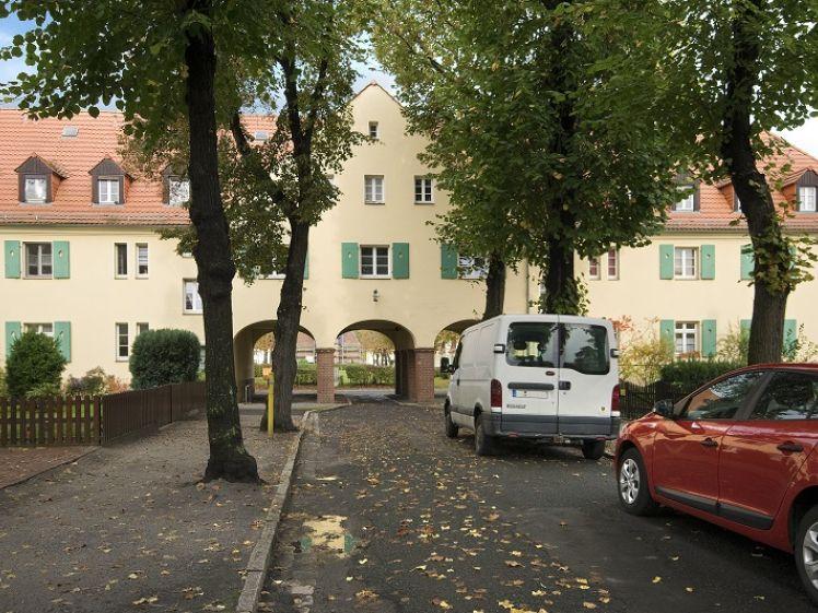 Grünes Glück im Erdgeschoss – sanierte 2-Zimmer-Wohnung mit eigenem Gartenparadies - Photo 1