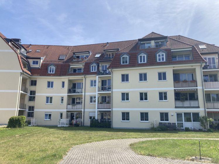 Frisch sanierte 3-Raumwohnung mit Balkon, TG-Stellpl. & Fahrstuhl! - Foto 1