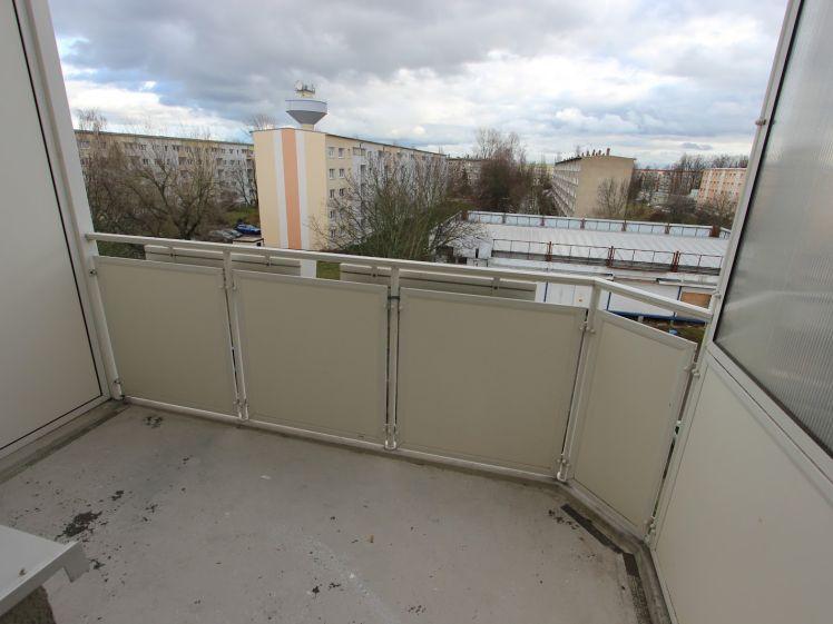 Praktisch geschnittene Wohnung mit Balkon ganz oben! - Photo 1
