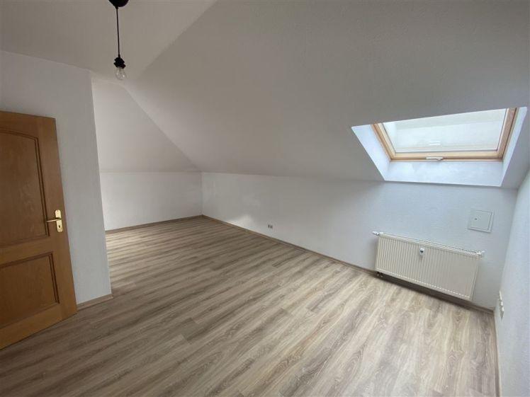 sehr zentrale 3 Zimmer-Dachgeschoss-Whg.* hell* Laminat* innenl. Küche* Bad mit Wanne* - Photo 1