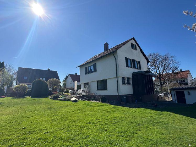 Wir suchen für wunderbar gelegenes Haus mit großem Garten in Aichschieß eine nette Familie oder ein Paar - Photo 1