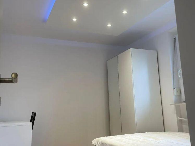 Einfach einziehen: Voll ausgestattetes WG-Zimmer I München | Weitlstraße 44 - Photo 1
