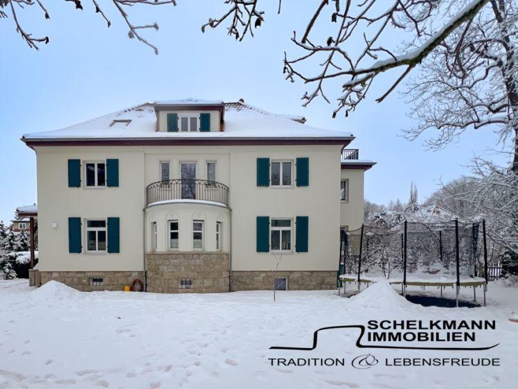 Exklusive Altbauwohnung mit eigenem Garten und Stellplätzen - Foto 1
