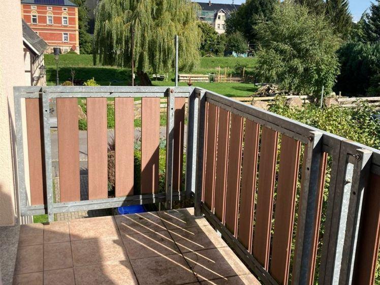 Gemütliche 2-Zimmer mit Laminat, offene Küche, Balkon und Wannenbad in guter Lage!!! - Foto 1