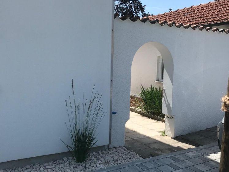 Familiendomizil mit Garten –renovierte DHH mit 146 m², 5,5 Zimmer, 3 Bäder, Garage und 4 Stellplätze - Foto 1