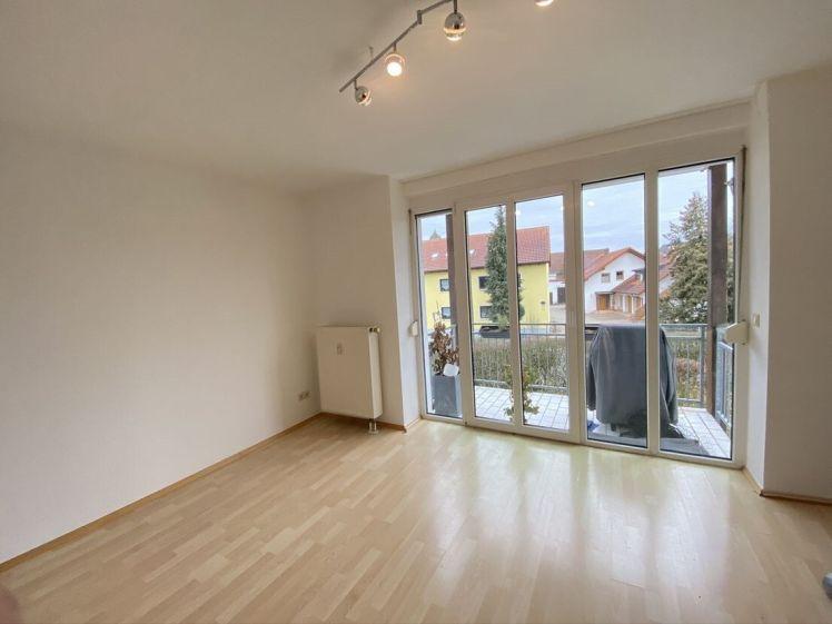 Charmante 3-Zimmer-Wohnung mit Südbalkon und zwei Stellplätzen - Photo 1