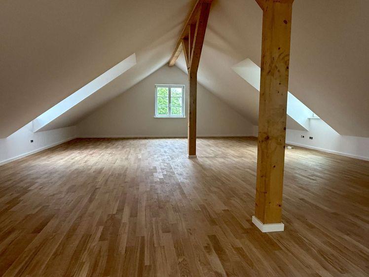 Erstbezug mit Dachboden, großem Balkon und eigenem Grundstücksanteil - Photo 1