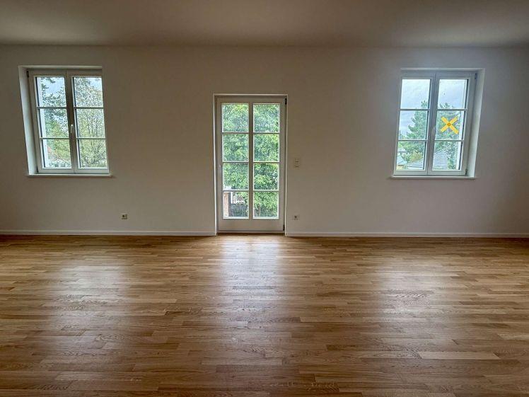Erstbezug mit Dachboden, großem Balkon und eigenem Grundstücksanteil - Photo 1