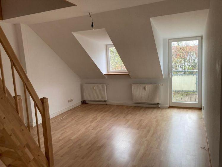 Großzügige DG 4-Zimmer mit Laminat, Wannenbad und Balkon in ruhiger Lage! - Foto 1