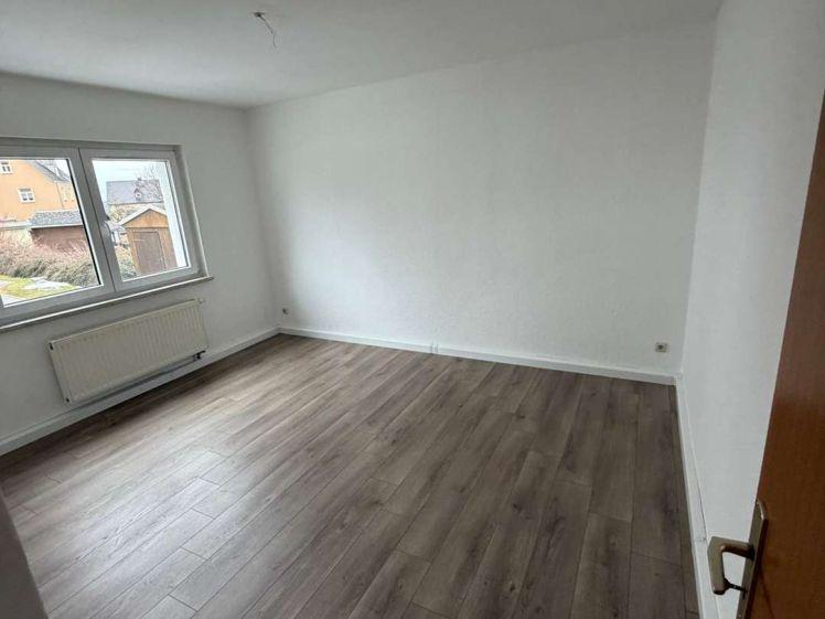 ***Attraktive 3-Zimmer-Wohnung in ruhigem Wohnumfeld von Auerbach*** - Photo 1