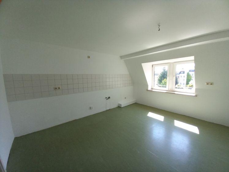 4-Zimmer Wohnung im 3. OG der Dr.-Külz-Str., Meerane, verfügbar ab sofort! - Photo 1
