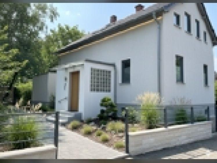 10280 - Modernes saniertes Einfamilienhaus mit Dachterrasse in Frankfurt-Praunheim - Photo 1