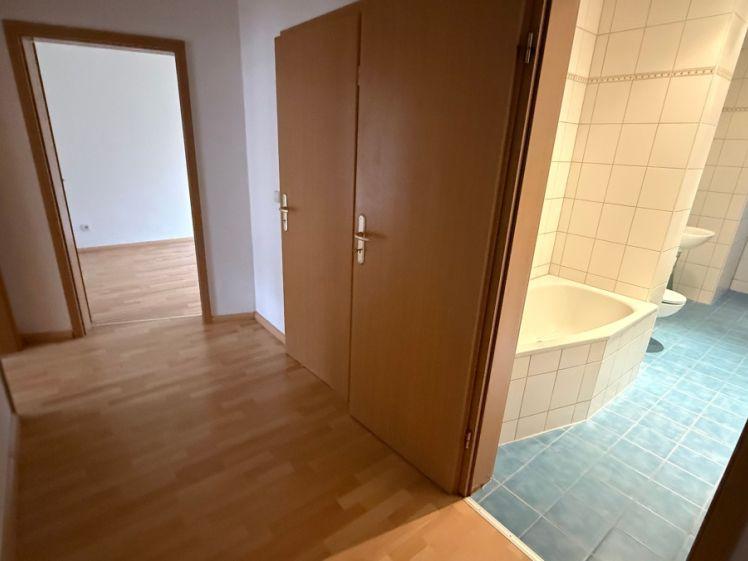 ! 2. OG mit Balkon ** Bad mit Fenster ! frei ab SOFORT ! - Photo 1