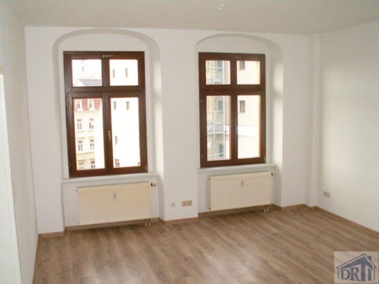 Großzügige Dachgeschosswohnung mitten im Zentrum - Photo 1