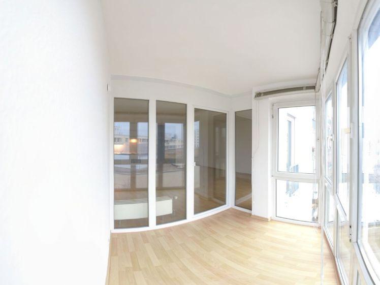 Tolle Single-Wohnung mit großem Wintergarten, Aufzug und EBK! - Photo 1