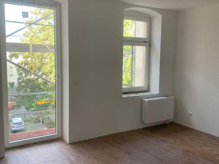 Zweitbezug nach San.! Große3-Zi. mit Einbauküche, Laminat, Lift, Balkon und Wanne! - Photo 1