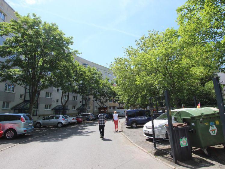 Gemütliche Wohnung mit Aufzug und sonnigem Südbalkon ins Grüne genießen - Photo 1