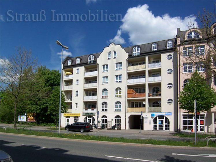 Schöne DG-Wohnung mit attraktivem Laminat und Aufzug - Photo 1