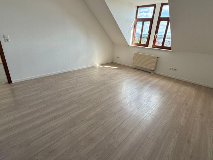Gemütliche Whg. mit Dachschrägen - NEUES Laminat u.v.m. - Foto 1