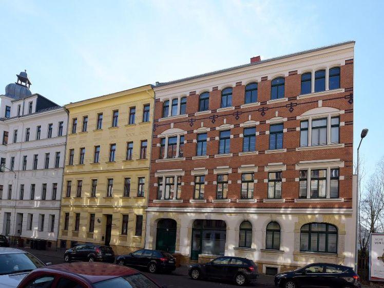 Dachgeschoss mit gehobener Ausstattung * Parkett * Terrasse *mit toller Aussicht im schönen Stötteritz* - Photo 1