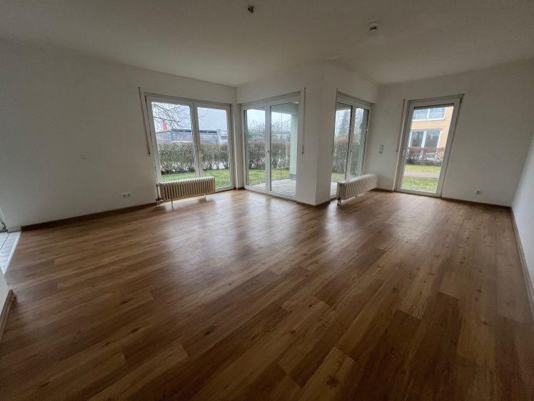 Ruhige Wohnlage / modernes Laminat / Terrasse / TG-Stellplatz - Photo 1