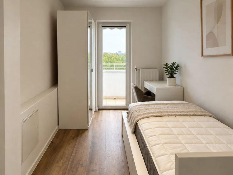***Wunderschönes Balkonzimmer mit Aussicht über ganz München ab sofort verfügbar*** - Ramersdorf-Perlach - Photo 1