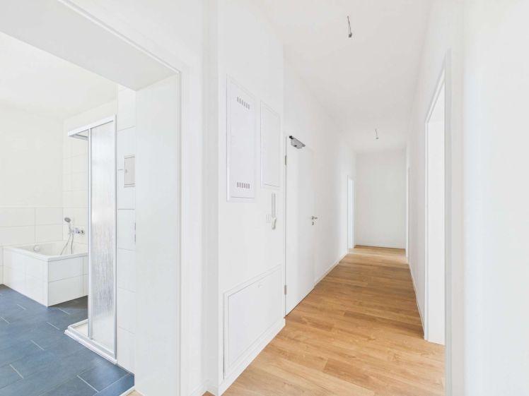 Erstbezug nach Sanierung! Helle 4-Raum Wohnung in Plauen mit Balkon - Foto 1