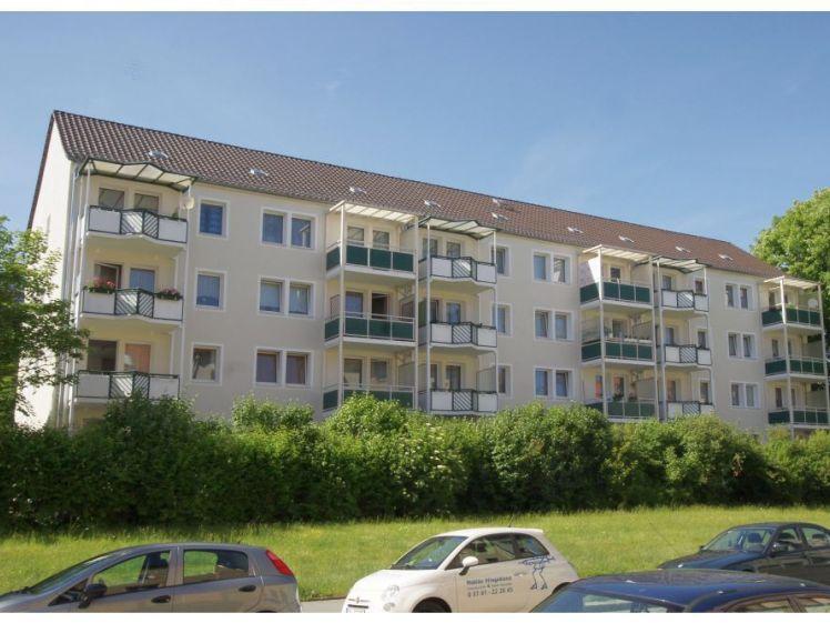 Ihr neues Zuhause mit Herz & Gestaltungsspielraum: Gemütliche 3-Raum-Wohnung in Zentrumsnähe - Photo 1
