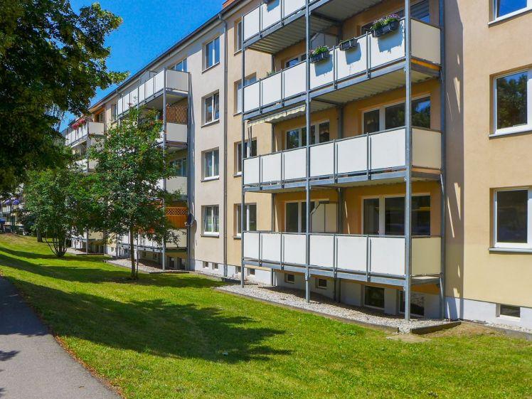 Erstbezug nach Renovierung +++ 3-Zimmer-Wohnung mit Balkon 1. OG - Foto 1