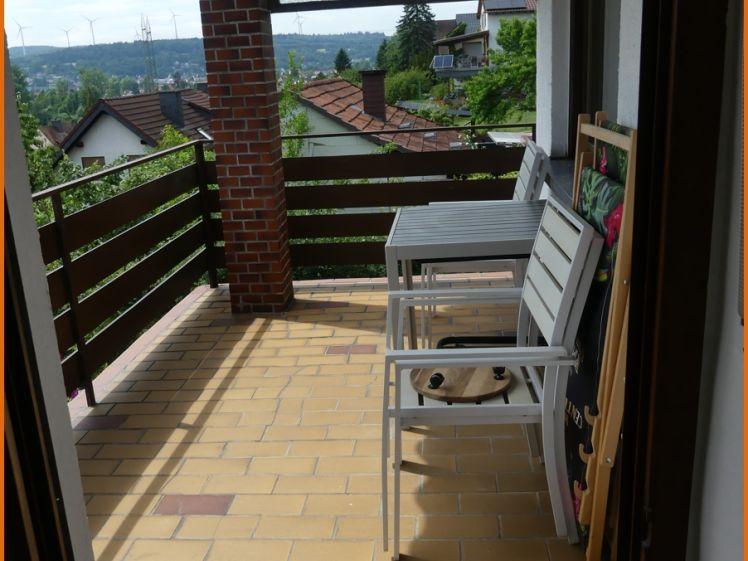 3 Zimmerwohnung in ruhigem Wohngebiet von Schlüchtern-Herolz incl. KFZ-Stellplatz - Photo 1