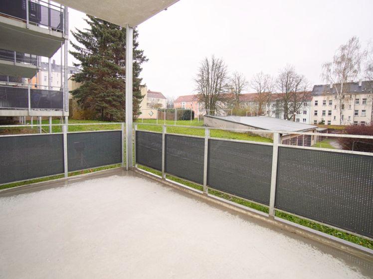 Helle, modern sanierte 3 Raum EG-Wohnung mit XXL-Balkon und Tageslichtbad - Photo 1