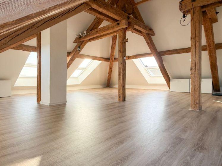 Außergewöhnlich Wohnen im ehemaligen Schulhaus - Foto 1