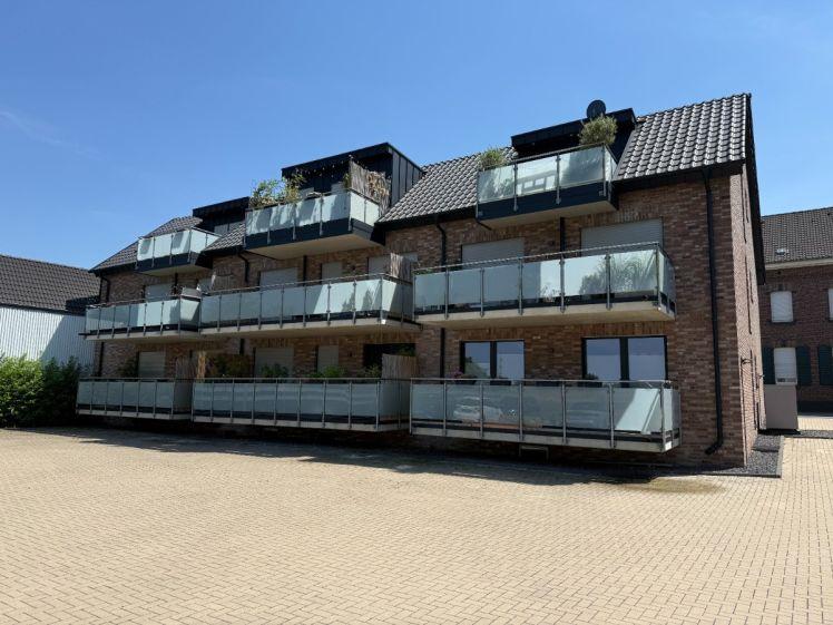 Schöne, barrierearme Neubau Erdgeschosswohnung mit Balkon und Stellplatz zu vermieten! - Foto 1