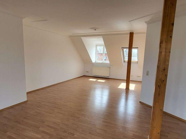 ***Großzügige 3-Raum-Dachgeschosswohnung mit Dachterrasse und Einbauküche in Leipzig*** - Foto 1