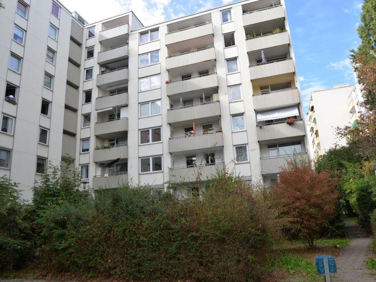 Frisch renovierte 4-Zimmer-Wohnung mit Balkon & Tiefgarage - Photo 1