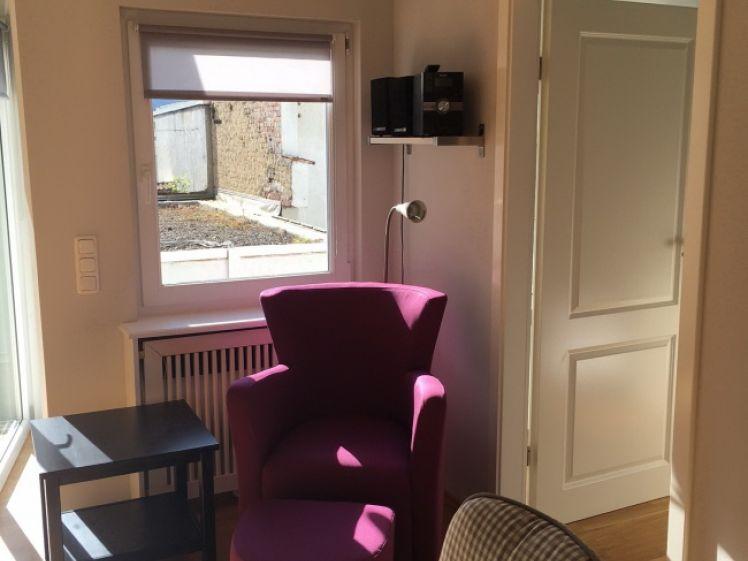 Modern und hochwertig möblierte 2 Zimmerwohnung mit Balkon in top gepflegtem Altbau - Photo 1