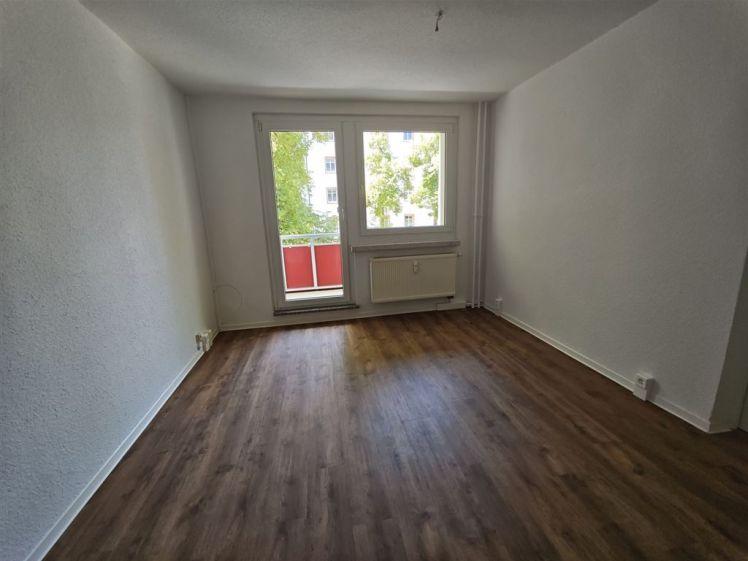 Neu renoviert! Helle 3-Zi. mit Balkon, Wanne & Laminat in ruhiger Lage! - Foto 1
