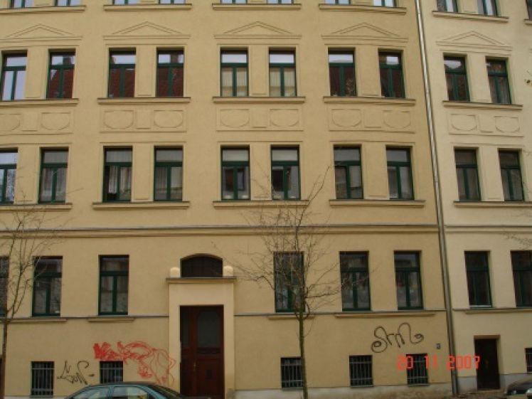 Sanierte Altbau-3Rm-Wohng. mit Balkon auf ca.74m² (3.OG) - Photo 1