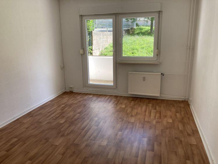Ihr neues Familienglück: Modernisierte Erdgeschosswohnung mit Balkon und Top-Lage. - Photo 1