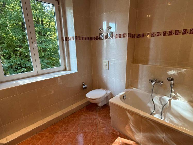 1.OG / Blk. an der Küche + Bad mit Fenster + Laminat - Foto 1