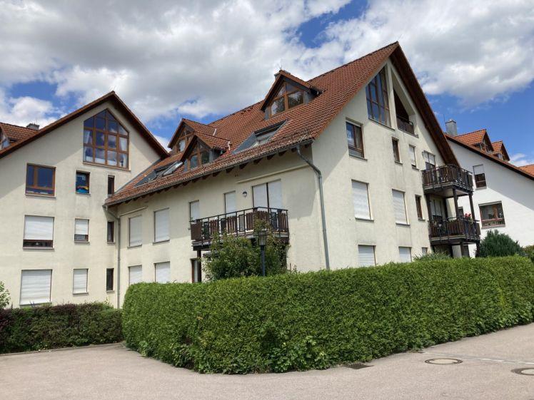 Ab 1.11.! Wohnen im Grünen - 2-Zimmer-Maisonette mit Loggia und Garage! - Photo 1