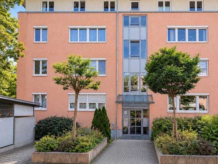 Anfragen bitte per E-mail: Helle 5-Zimmer-Wohnung in ruhiger Wohnlage von Kriegshaber mit Balkon - Photo 1