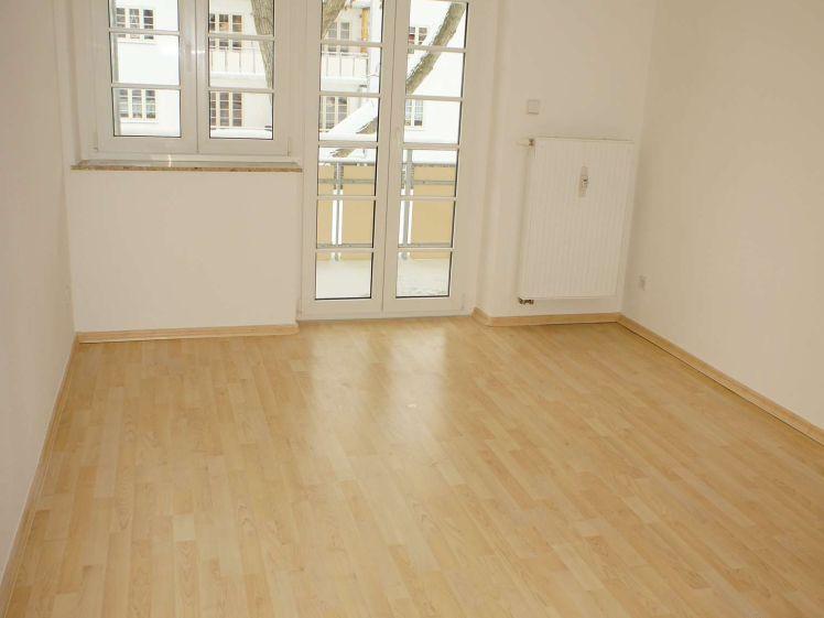 1. OG - Balkon / große Küche / Bad mit Dusche / frei ab 1.9. - Foto 1