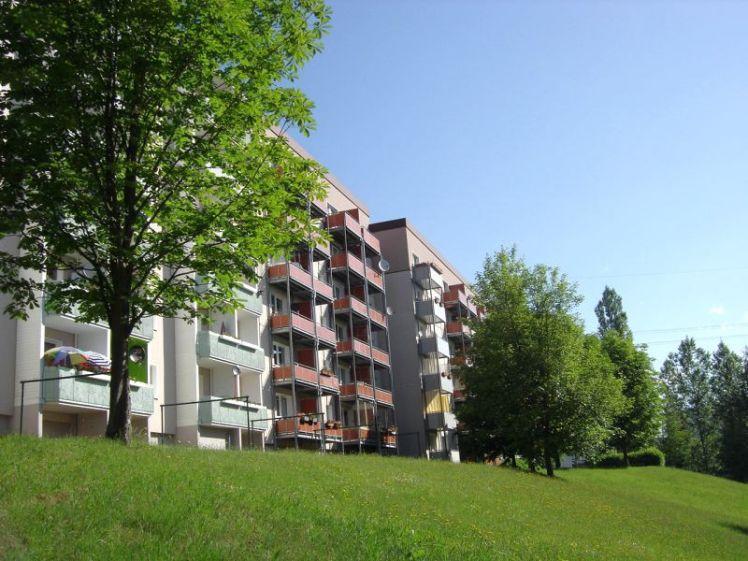 Klare Linien, grüner Ausblick – 3 Zimmer mit Balkon & Einbauküche - Foto 1