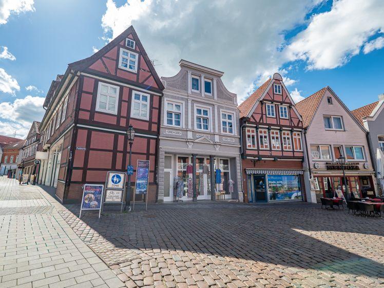 Exklusives Wohnen in der Altstadt von Stade – stilvoll möblierte 1-Zimmerwohnung in Toplage - Photo 1