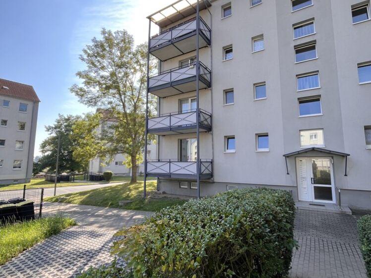 Renovierte 2-Zi.-Wohnung mit Balkon, im Erdgeschoss - Photo 1