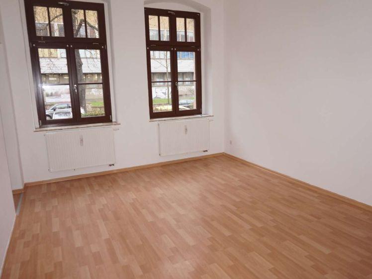 Sonniger Balkon - moderne Boednbeläge - im 1.OG - frei ab 1.9.26 - Photo 1