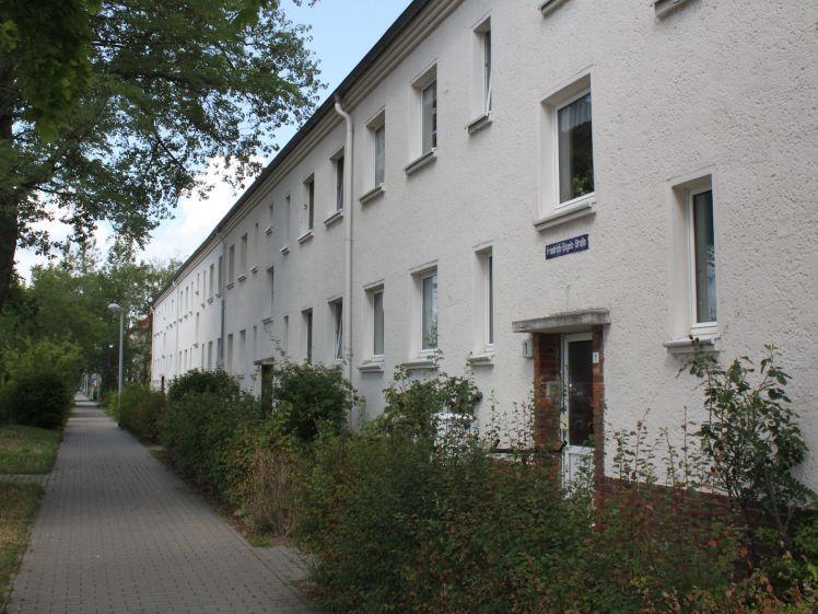 Ruhige Erdgeschoss Wohnung auf dem Klingenberg mit Badewanne TOP renoviert - Photo 1