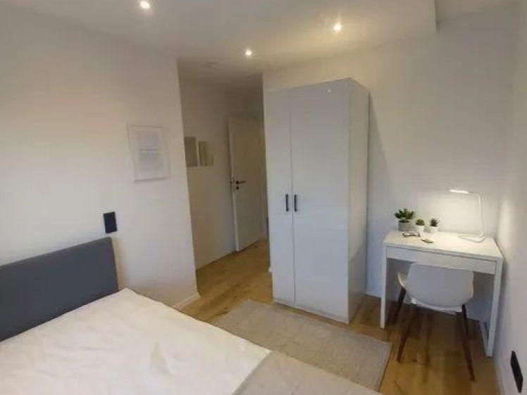 ***nur noch 1 Zimmer übrig***OBERSENDLING (München) - möblierte WG-Zimmer im 2. OG - 2 hochwertig möblierte Zimmer in einer frisch sanierten 5er-WG · Wohnung 8 - Photo 1